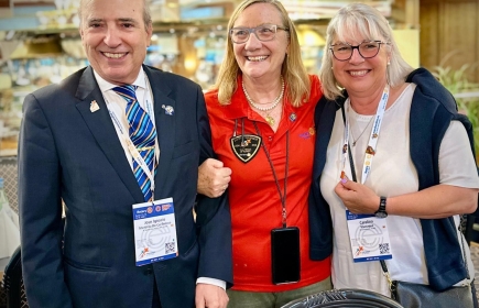 José Ignacio M. de Cardeñoso, (Pte. CDLFR), Montse Moral (Gobernadora) y Carolina Massagué (Secretaria Técnica Distrito).